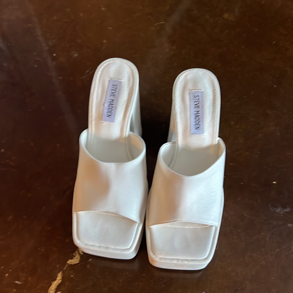 Size 8 Steve Madden platforms as seen on Hailey Bieber - Picture 5 of 8